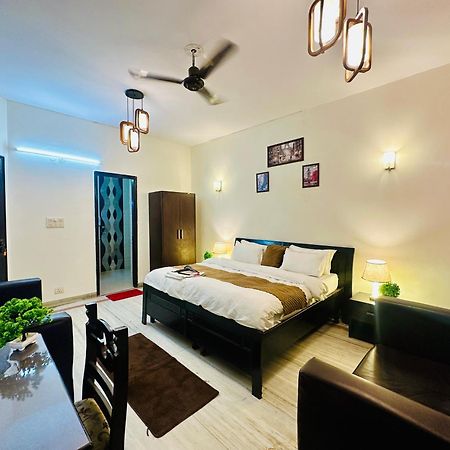 The White Scent-Near Noida Sector 18 Metro Hotell Eksteriør bilde