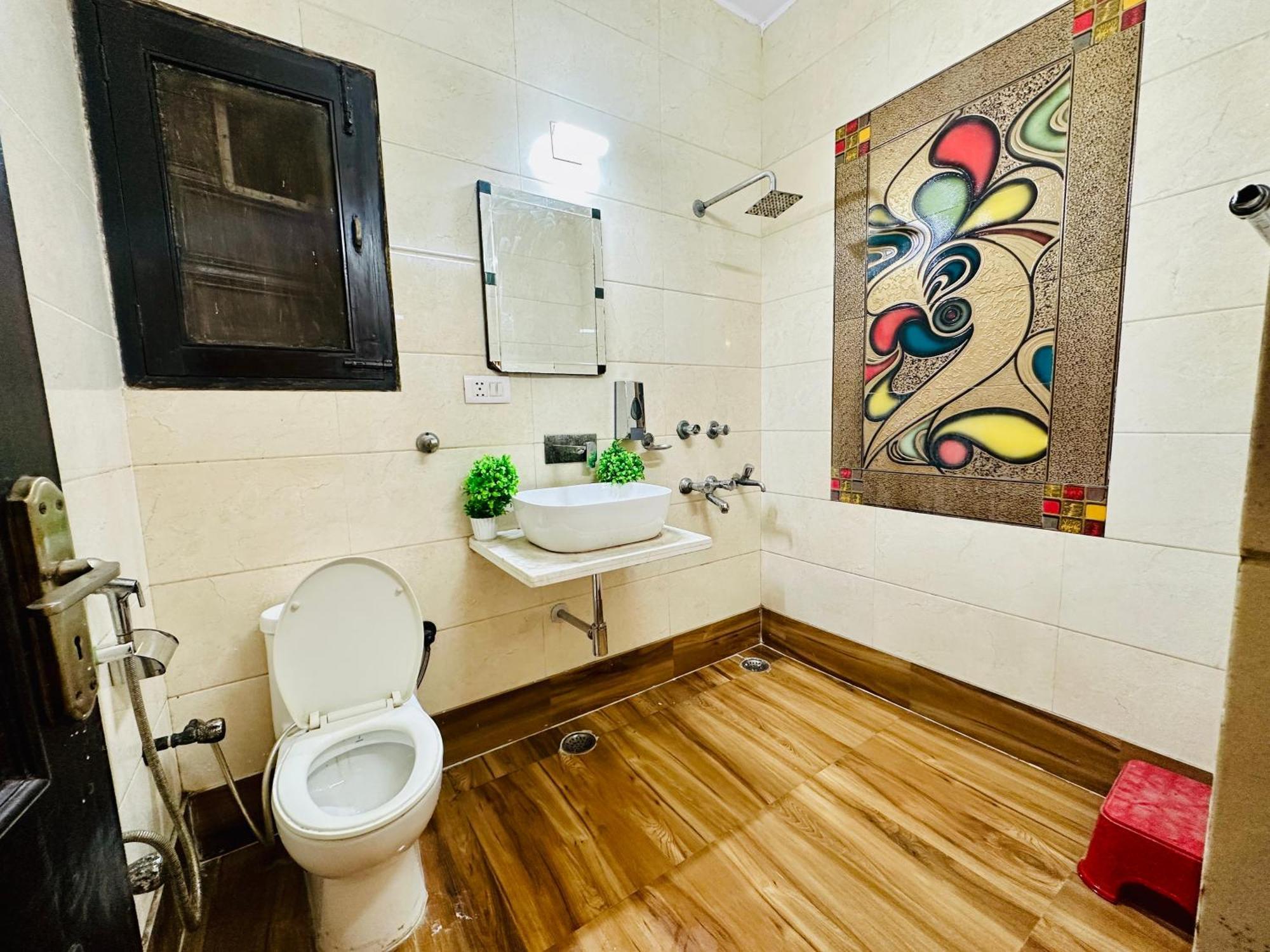 The White Scent-Near Noida Sector 18 Metro Hotell Eksteriør bilde
