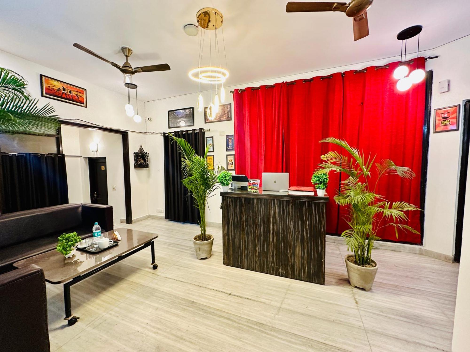 The White Scent-Near Noida Sector 18 Metro Hotell Eksteriør bilde