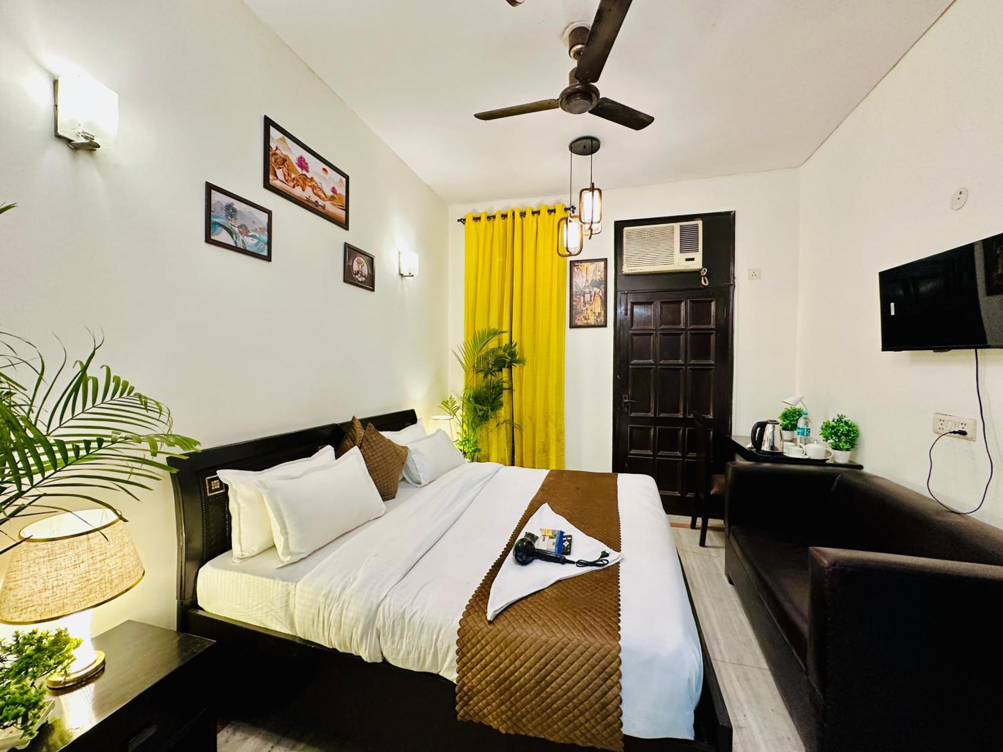 The White Scent-Near Noida Sector 18 Metro Hotell Eksteriør bilde