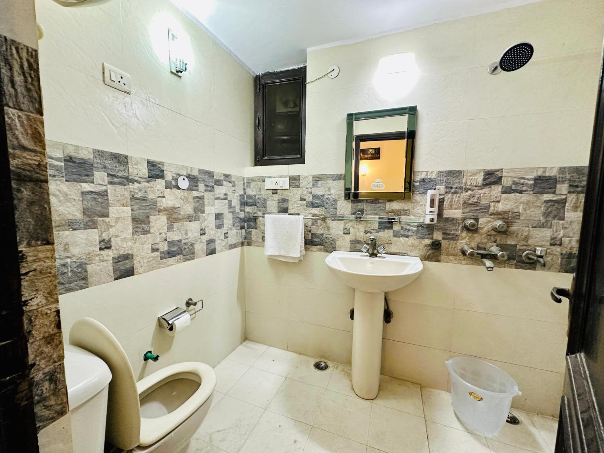 The White Scent-Near Noida Sector 18 Metro Hotell Eksteriør bilde
