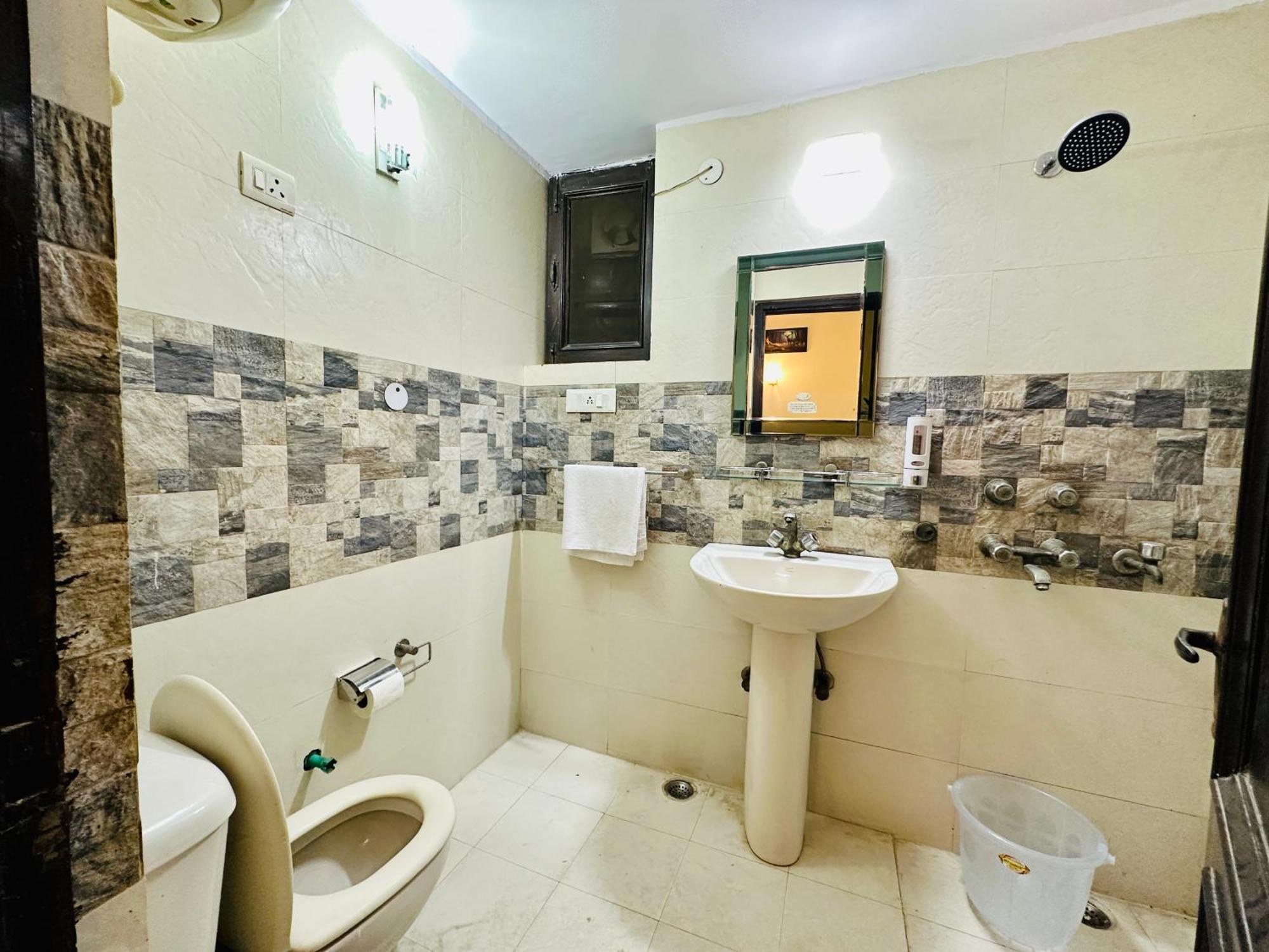 The White Scent-Near Noida Sector 18 Metro Hotell Eksteriør bilde