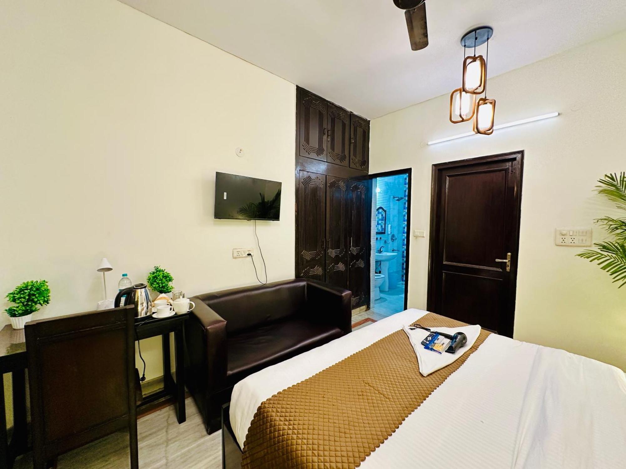 The White Scent-Near Noida Sector 18 Metro Hotell Eksteriør bilde