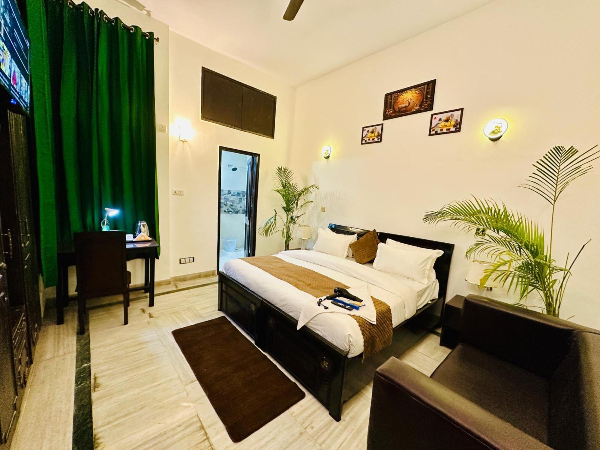 The White Scent-Near Noida Sector 18 Metro Hotell Eksteriør bilde