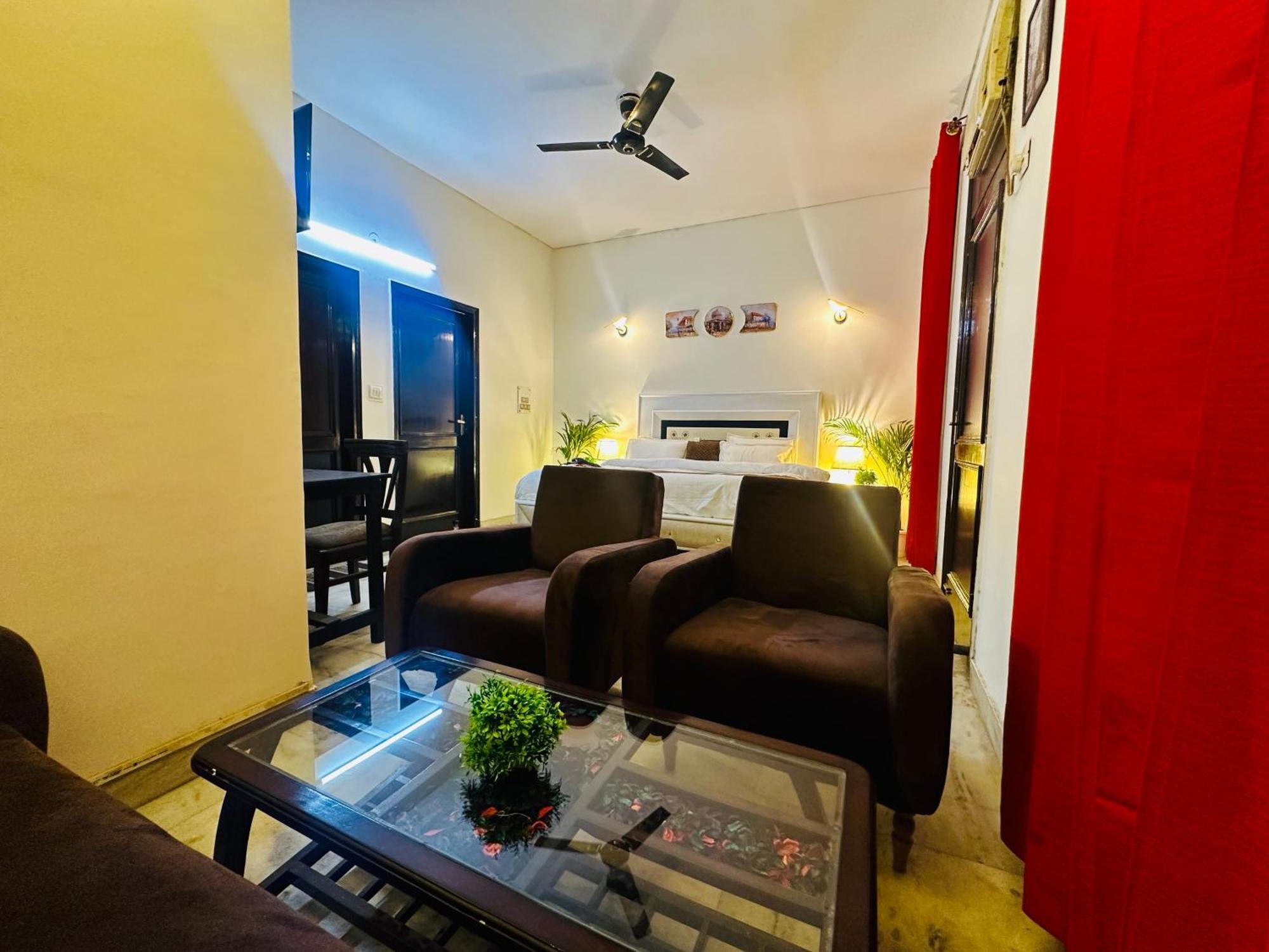 The White Scent-Near Noida Sector 18 Metro Hotell Eksteriør bilde