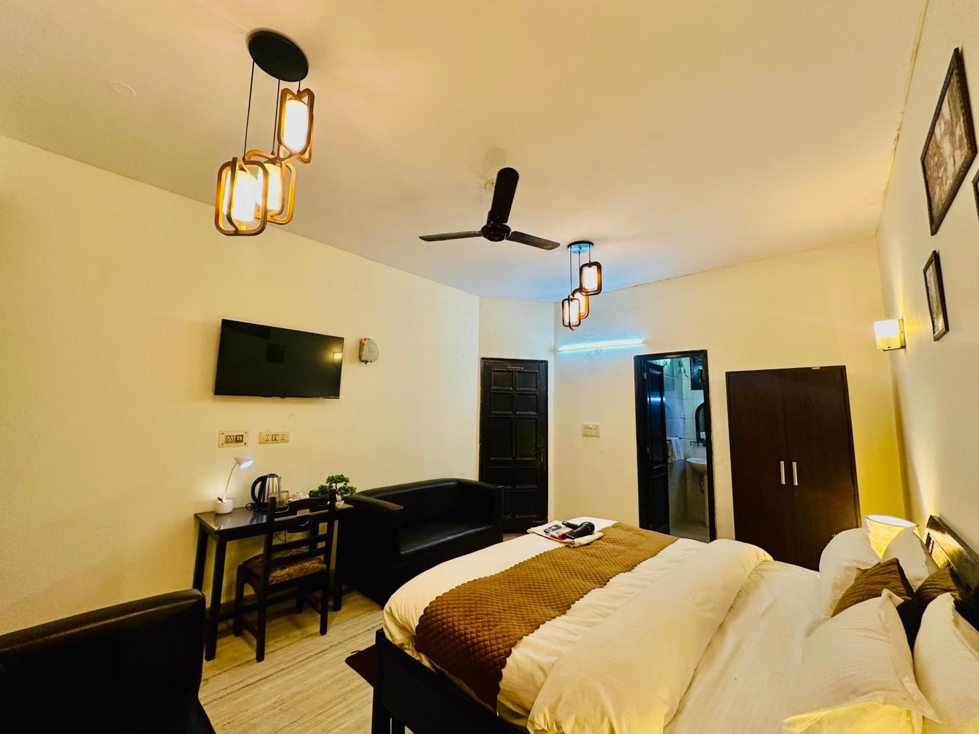 The White Scent-Near Noida Sector 18 Metro Hotell Eksteriør bilde
