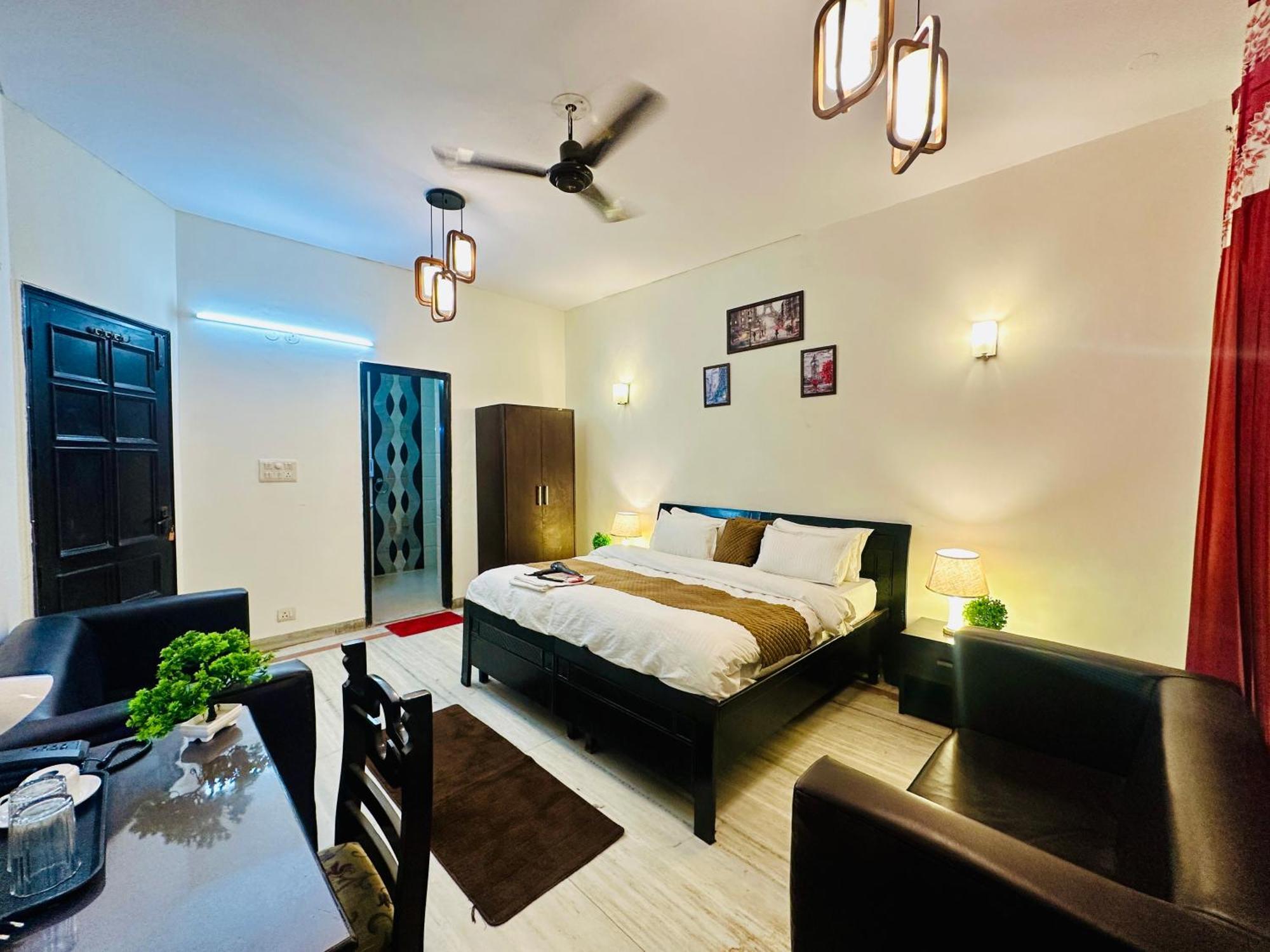The White Scent-Near Noida Sector 18 Metro Hotell Eksteriør bilde