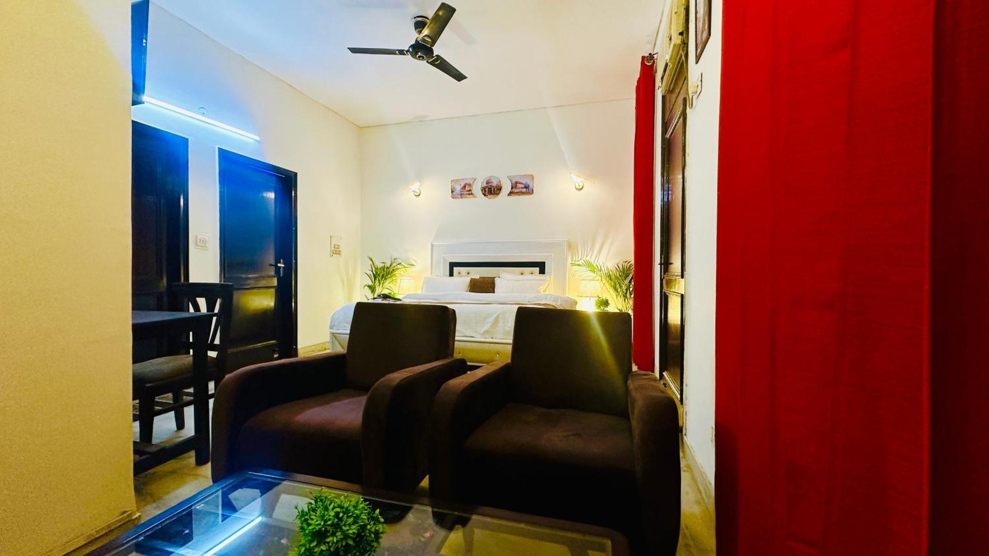 The White Scent-Near Noida Sector 18 Metro Hotell Eksteriør bilde