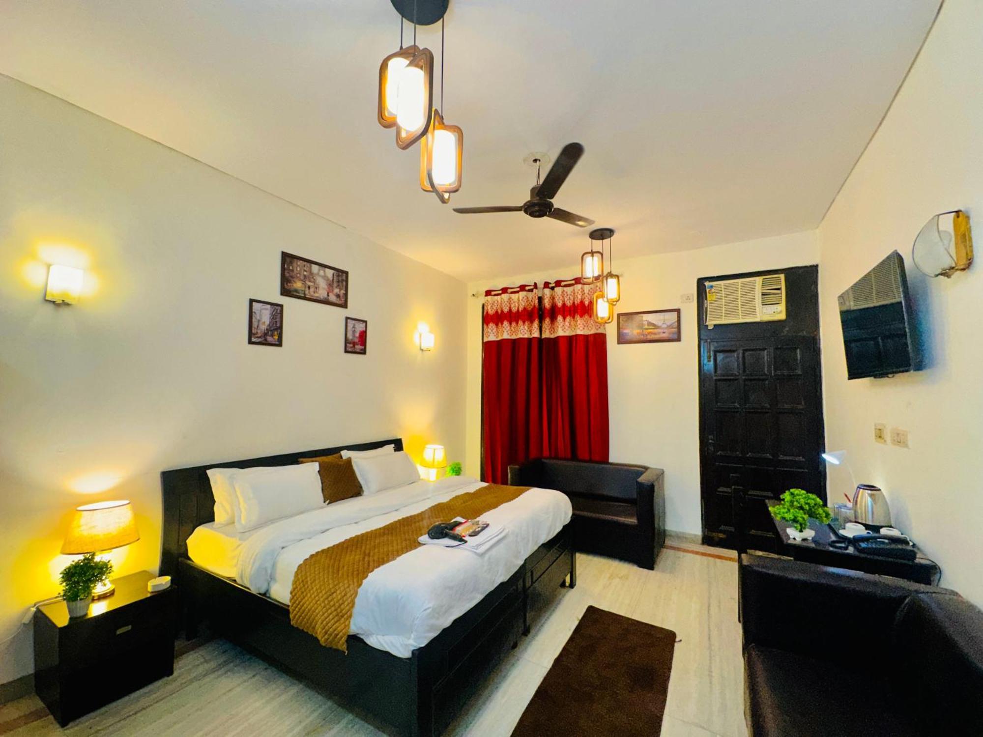 The White Scent-Near Noida Sector 18 Metro Hotell Eksteriør bilde