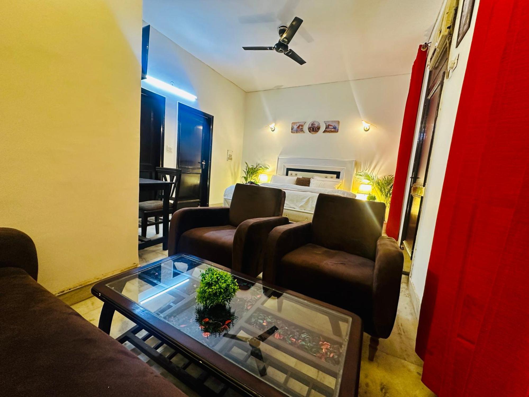 The White Scent-Near Noida Sector 18 Metro Hotell Eksteriør bilde
