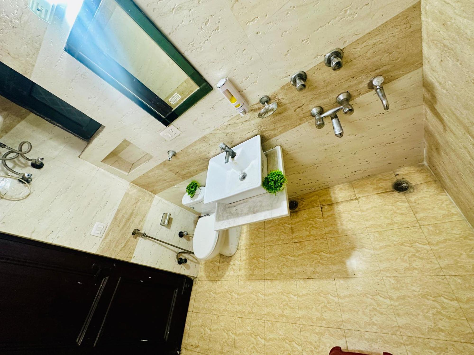 The White Scent-Near Noida Sector 18 Metro Hotell Eksteriør bilde